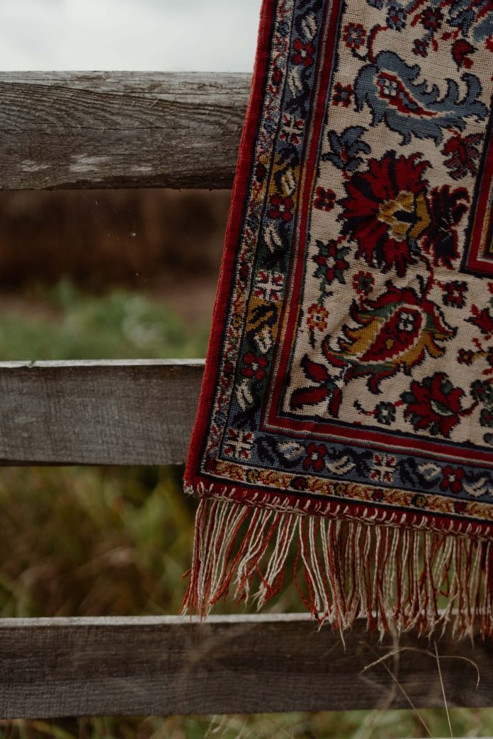 за кой български град е характерно производството на килими