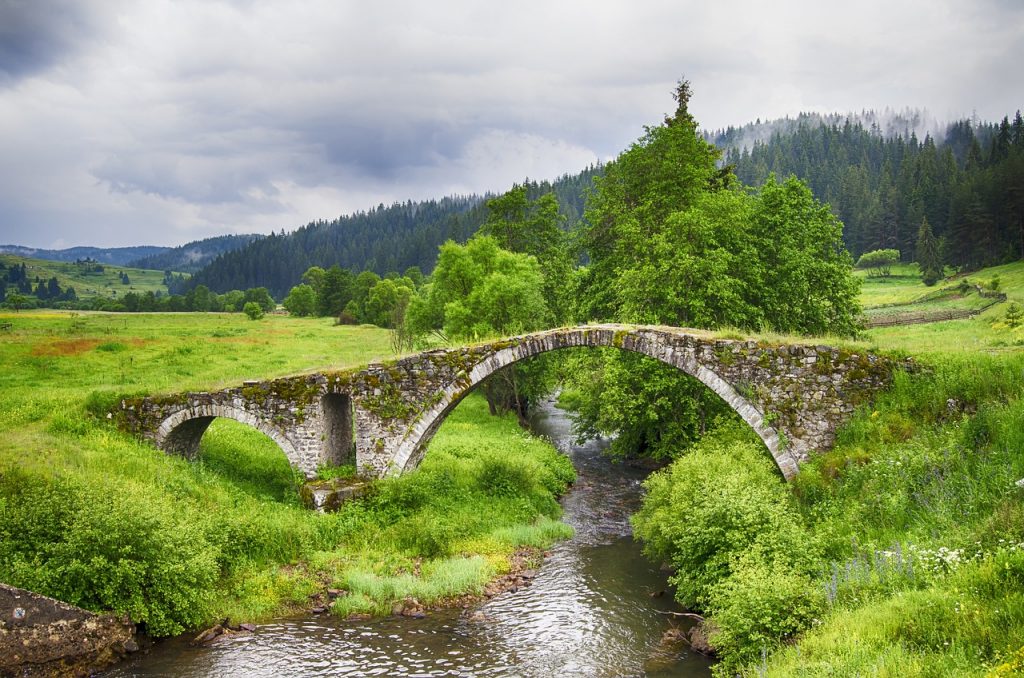 Кой град е в центъра на България